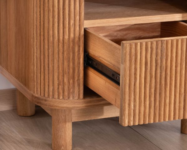 Table de chevet en chêne huilé à relief strié 1 tiroir “Winton”