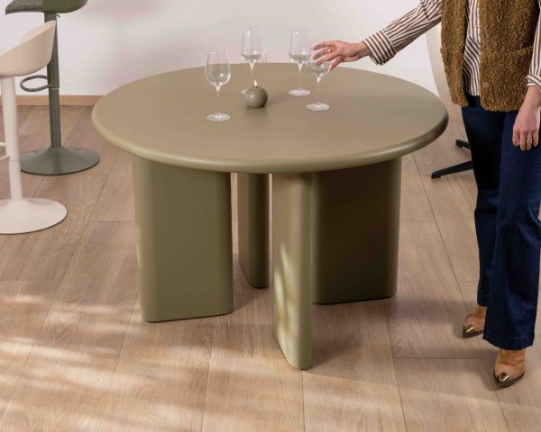 Table de repas ronde coloris vert sauge "Odyna" 120 cm piètement sculptural