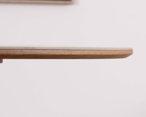 Table ronde 120 cm plateau céramique blanc effet marbre "Oria" piètement aspect chêne