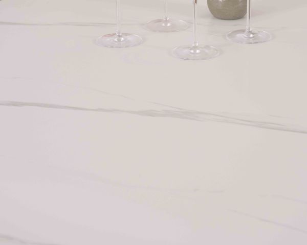 Table ronde 120 cm plateau céramique blanc effet marbre "Oria" piètement aspect chêne