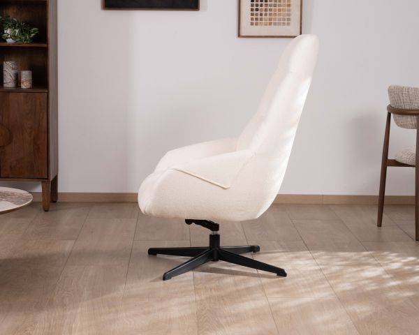 Fauteuil enveloppant inclinable et pivotant en tissu bouclette écru “Mado”