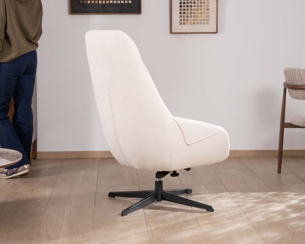 Fauteuil enveloppant inclinable et pivotant en tissu bouclette écru “Mado”