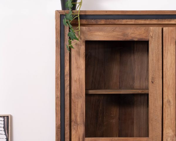 Vaisselier contemporain en teck recyclé et portes vitrées "Kayoa"
