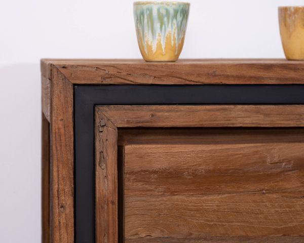 Buffet graphique 2 portes en bois recyclé de teck "Kayoa" style contemporain
