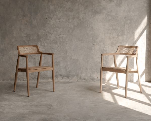 Chaise de repas avec accoudoirs design épuré "Vogue" en bois de sungkai