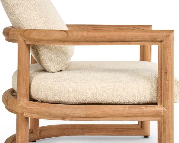 Fauteuil de jardin enveloppant "Alizé" en teck massif et coussins bouclette écru