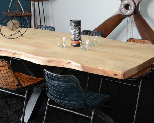 Table à manger industrielle en bois épais et pieds métal 3D - 8622