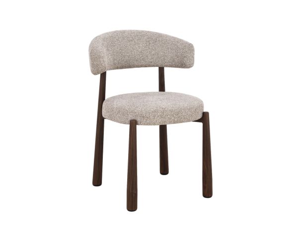 Lot de 2 chaises enveloppantes esprit rétro-contemporain “Arlo” en tissu tramé beige et marron, pieds aspect noyer