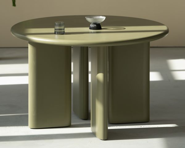 Table de repas ronde coloris vert sauge "Odyna"  120 cm piètement sculptural