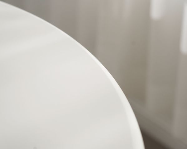 Table de repas contemporaine ronde 120 cm coloris crème "Odyna"